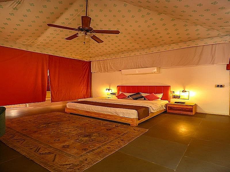 Aranya By Stories Prithvi Luxury Suite with Bathbed 5