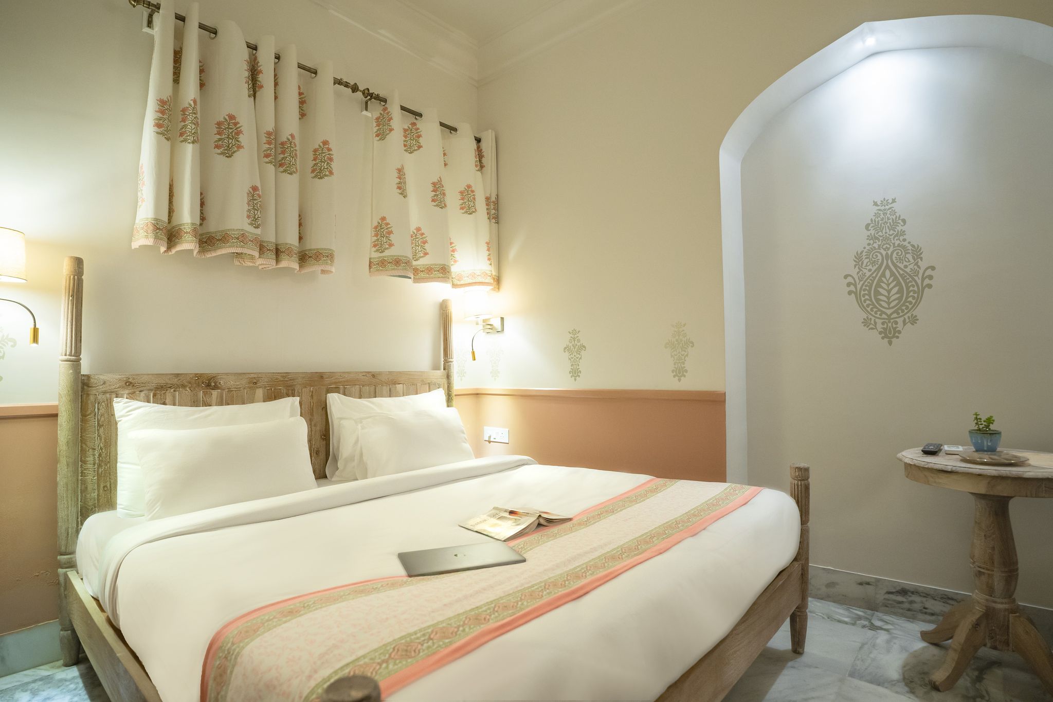 Dev Mahal - A Boutique Heritage Hotel Luxury Room 4