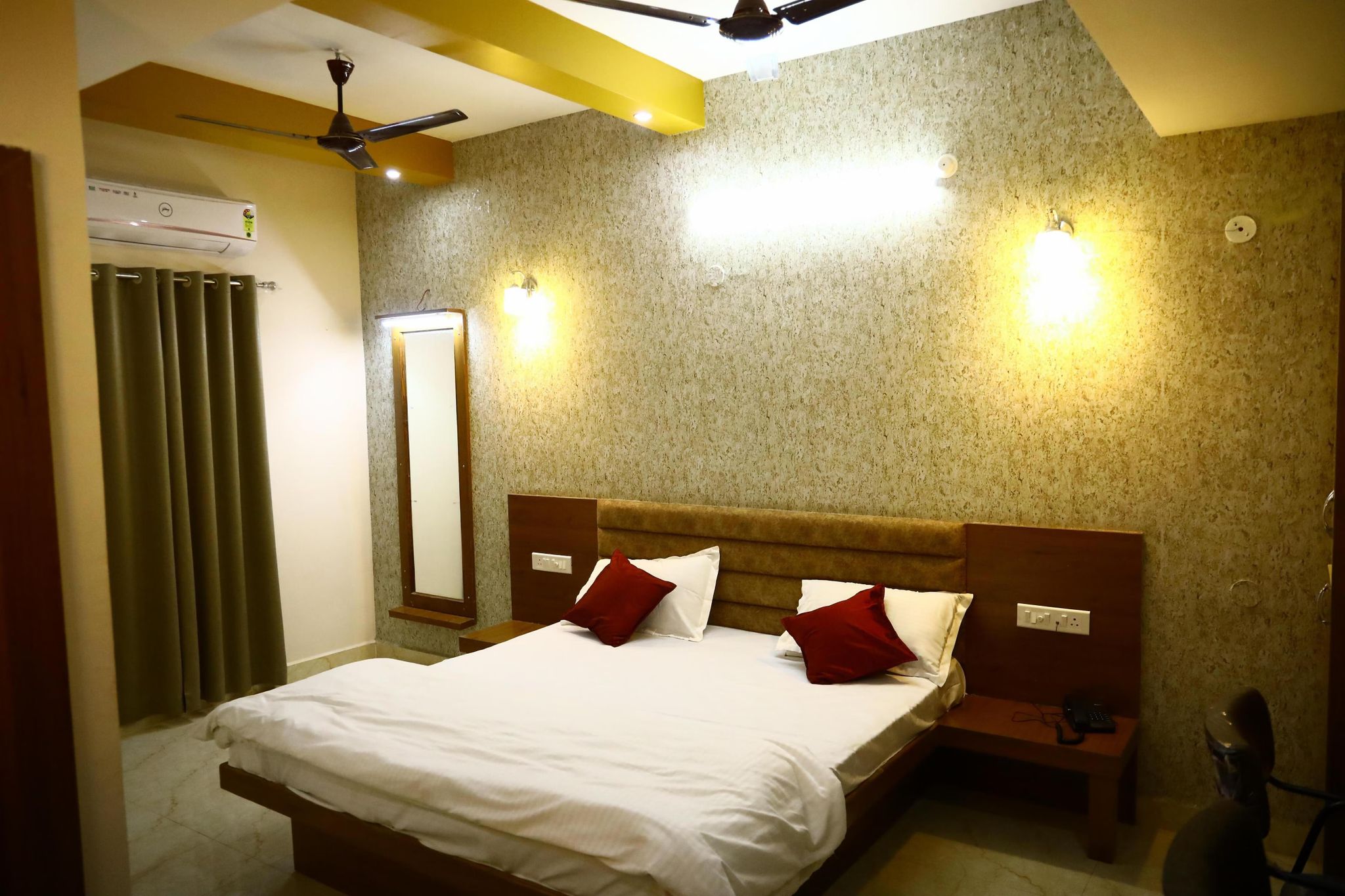 Shree Tara Heritage Deluxe Rooms 7