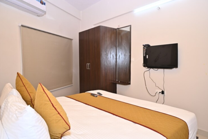 Hotel SLN Comforts Deluxe Room 2