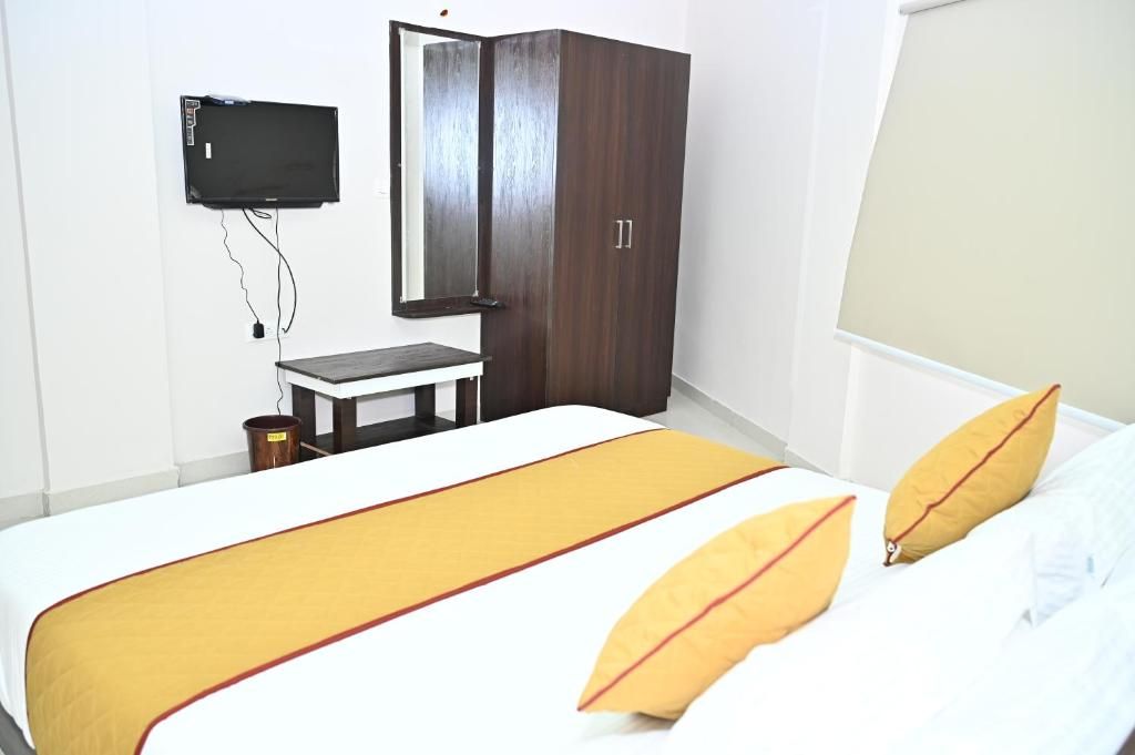 Hotel SLN Comforts Deluxe Room 3