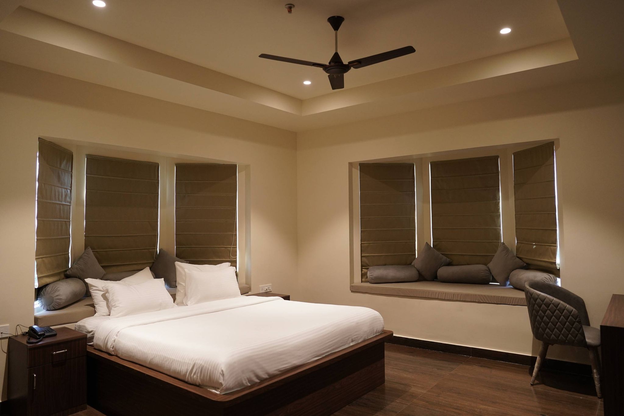 DELUXE ROOM AC