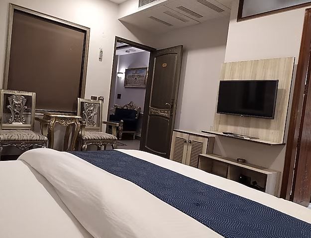 Hotel Posh Premium Room 2