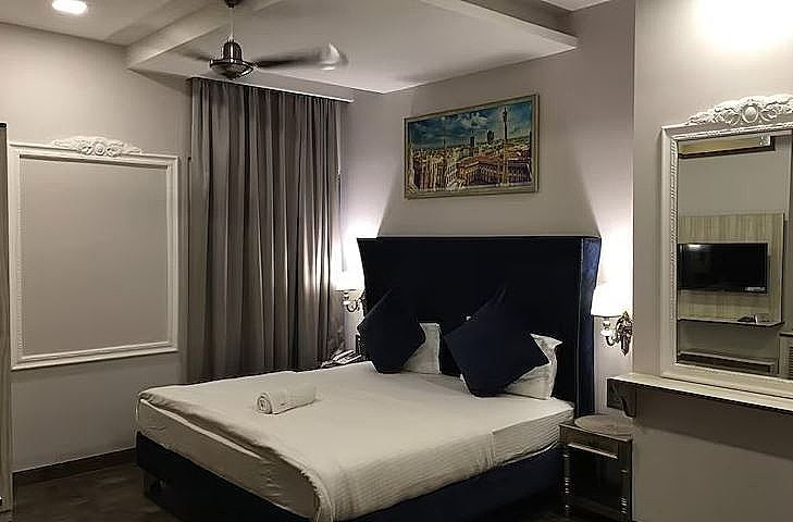 Hotel Posh Premium Room
