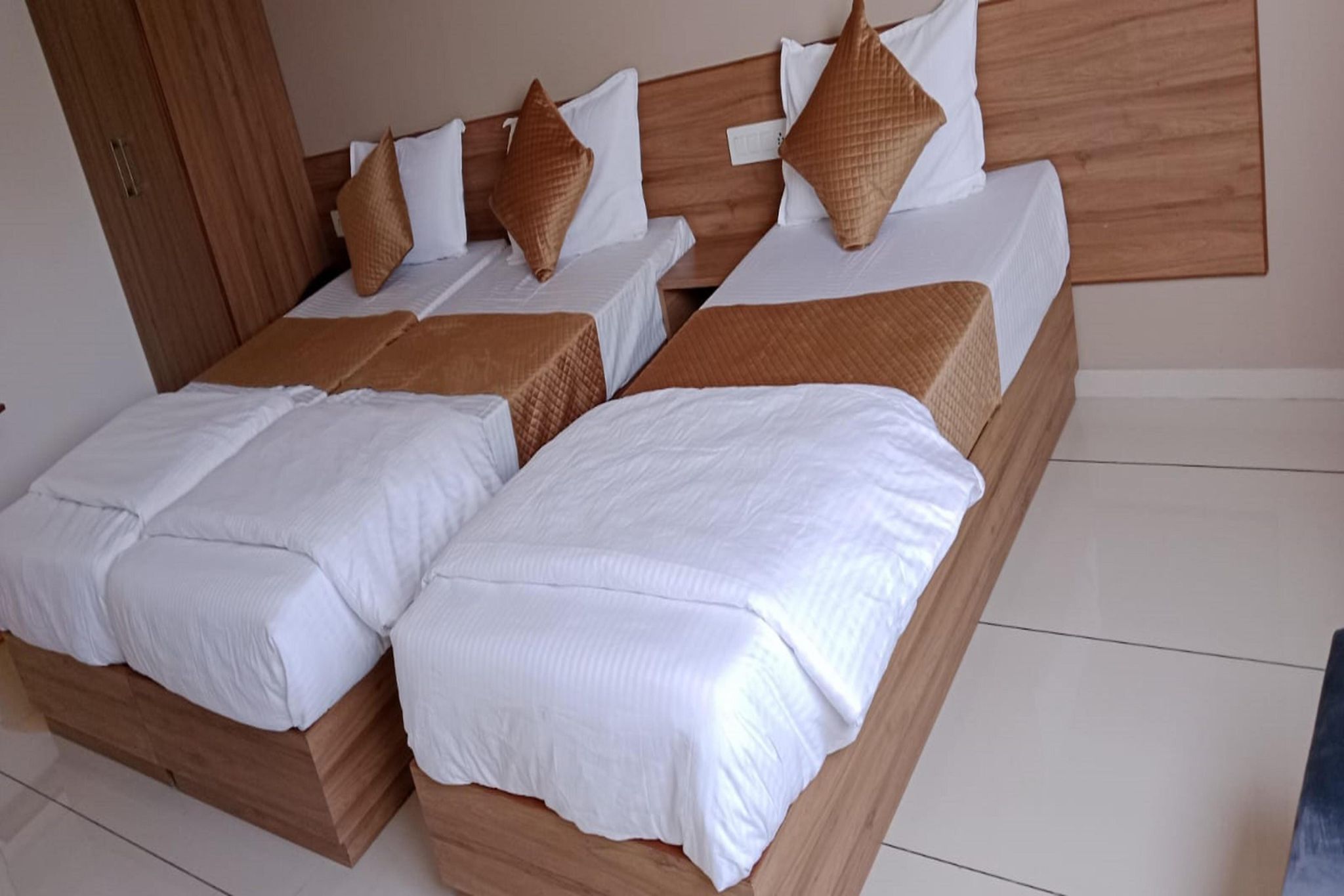 Hotel SAP THREE BED AC ROOM 3