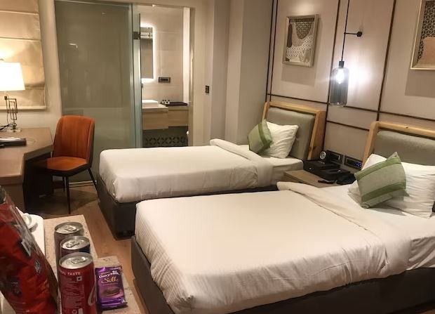 SUPER DELUXE Two Single Bed City View With Work Desk Along with FNB Offers