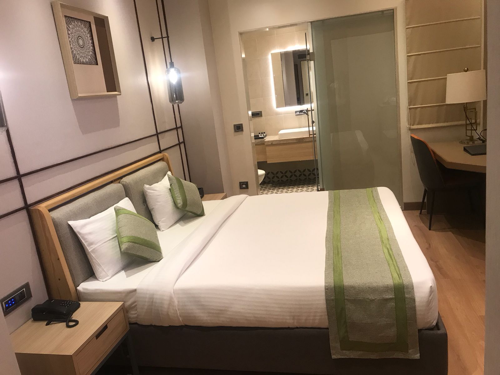 Deluxe Room Two Single Bed With Work Desk Along with FNB Offers