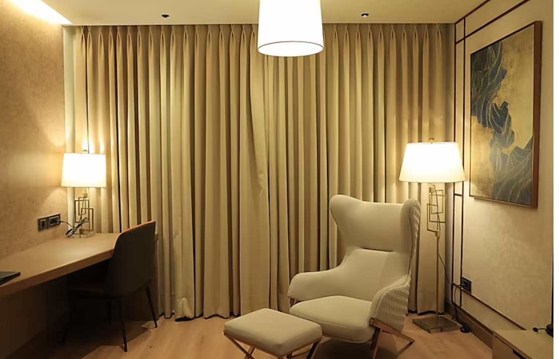 Deluxe Room Two Single Bed With Work Desk Along with FNB Offers