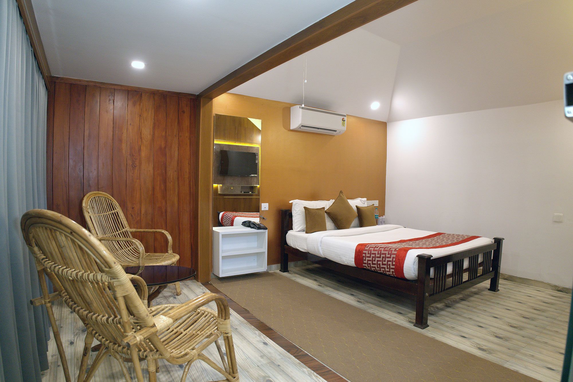 Luxury Suite- Forest Maze