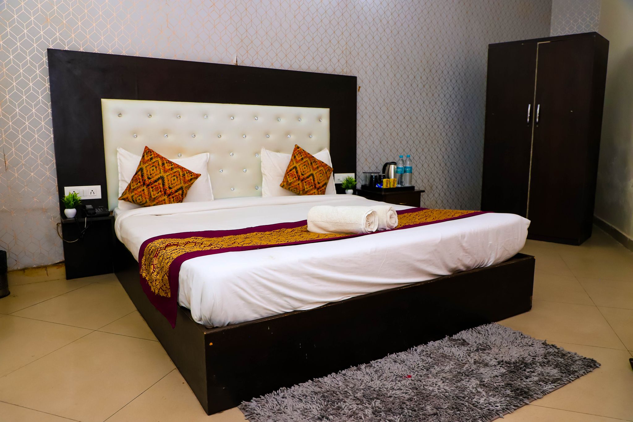Hotel Global Inn By Quality Inn Deluxe Room (High Speed Wi-Fi) 5
