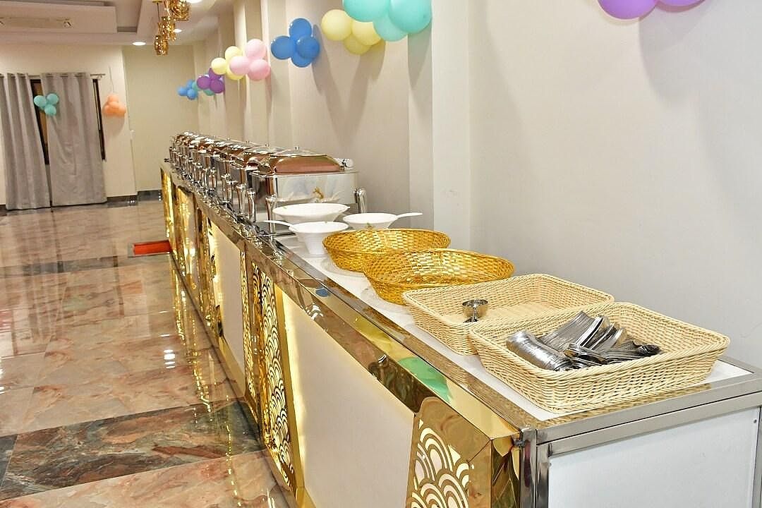 Food & Dining