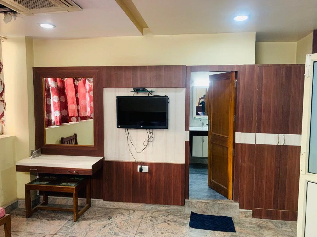 Suite Room( 10 % Discount On F&B Services)