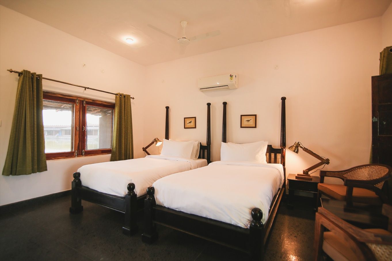 Hampis Feathers Resort Lake Front Twin Rooms