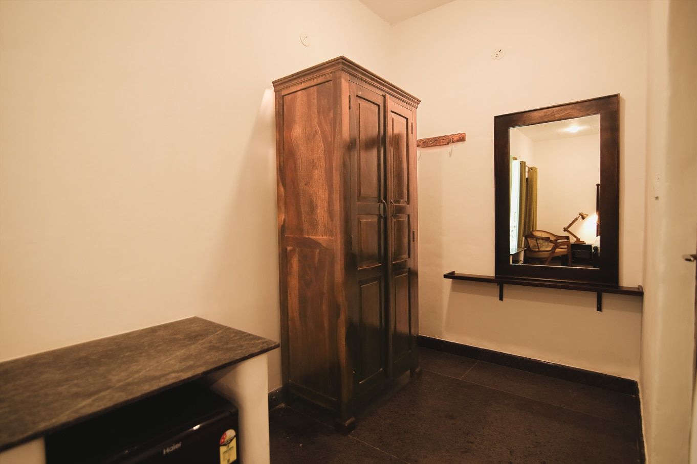 Hampis Feathers Resort Lake Front Twin Rooms 8