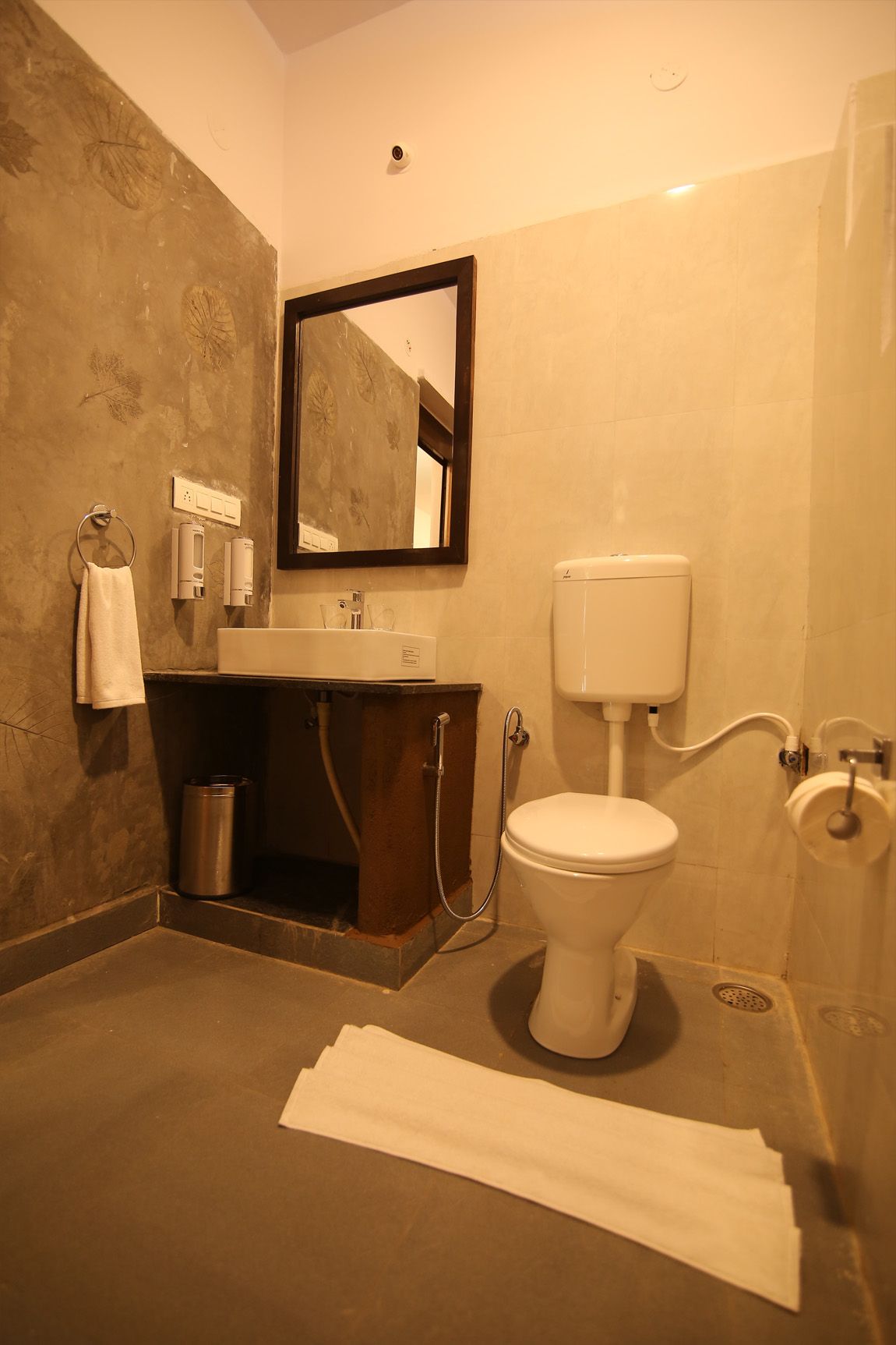 Hampis Feathers Resort Lake Front Twin Rooms 5