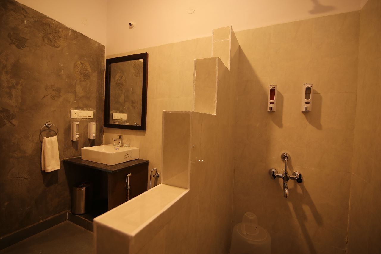 Hampis Feathers Resort Lake Front Twin Rooms 7