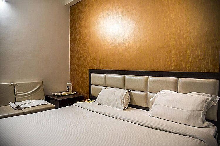 Hotel Golden Sky Deluxe Room 2