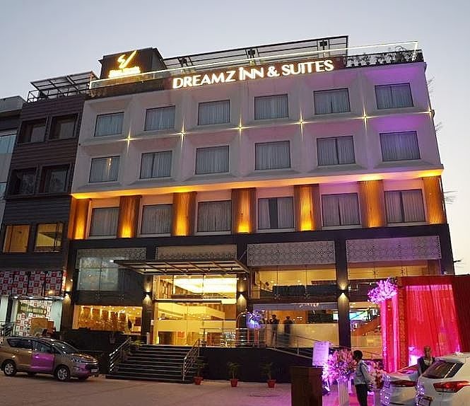 Hotel Dreamz Inn & Suites
