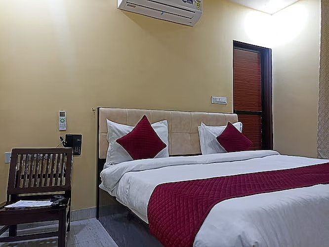 Hotel Aravali Inn Deluxe Room 2