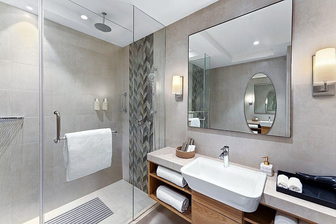 The Astor - All Suites Hotel Candolim Goa Junior Suite - King Bed City View 5