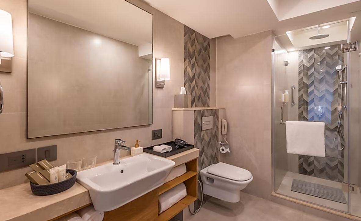 Studio Suite - Pool View