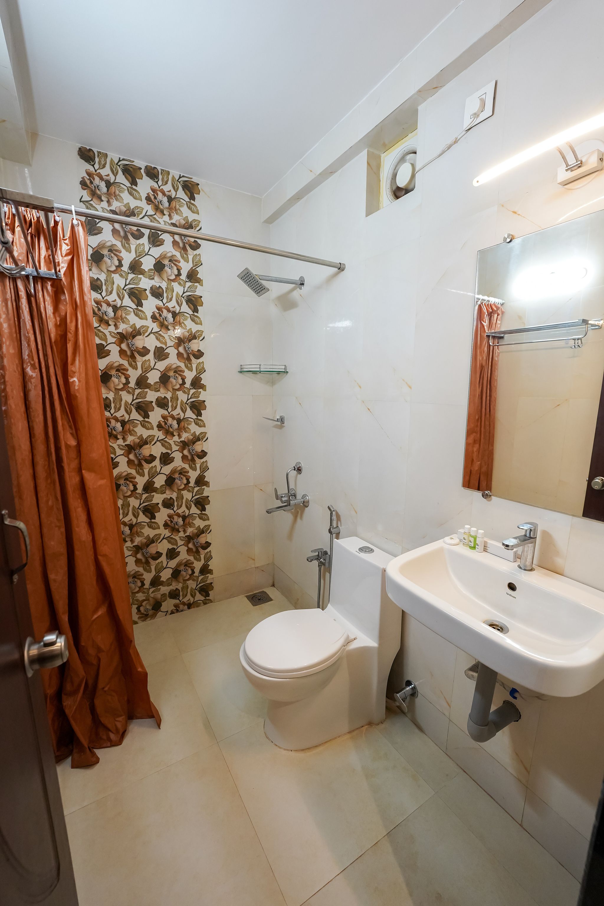 Casa Goana Holiday Inn Deluxe AC Room 11