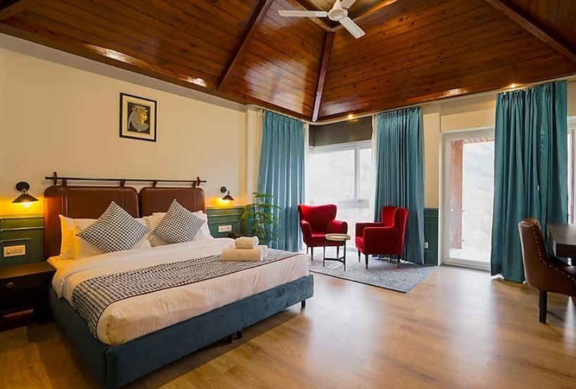 Corner Luxury Room with Panoramic Bathtub
