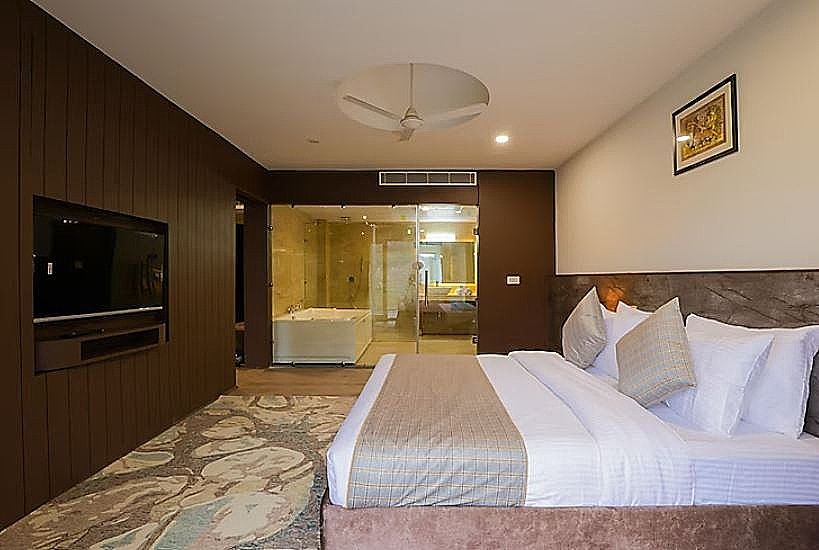 Presidential Suite with Jacuzzi