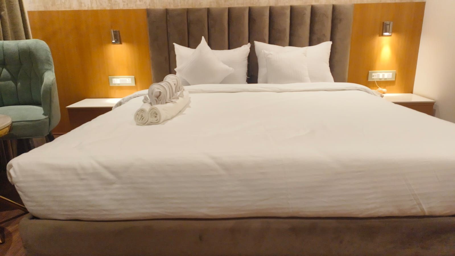 Clarks inn Express, Ayodhya Deluxe Room