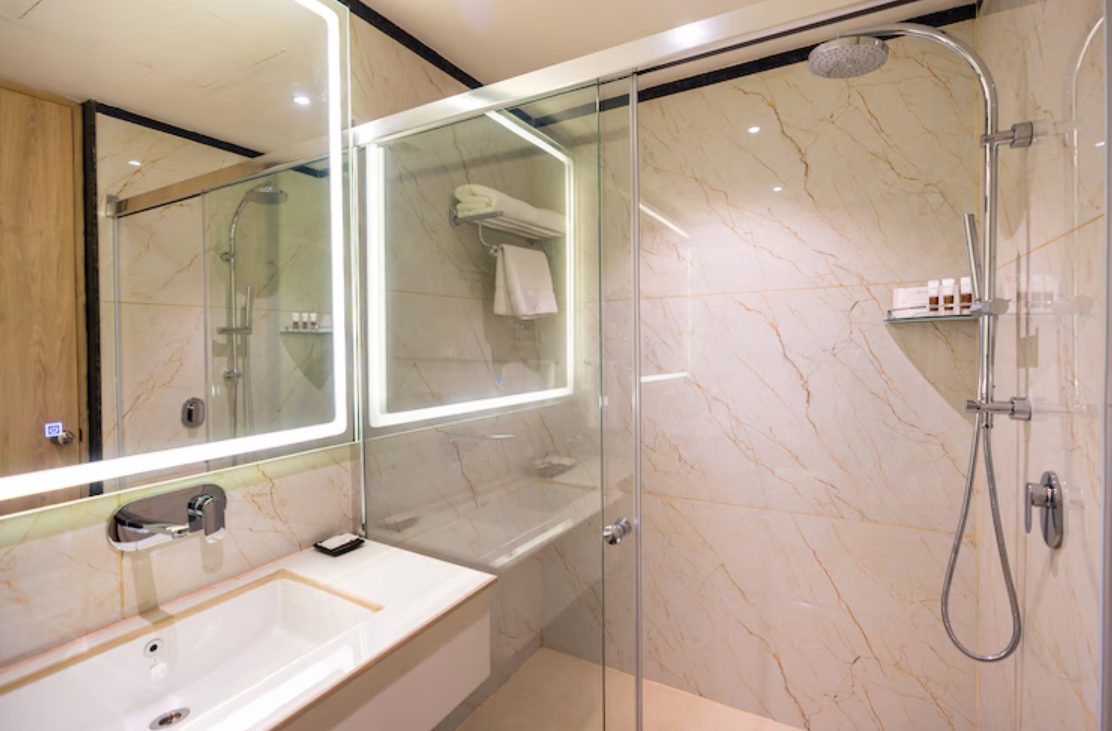 Clarks inn Express, Ayodhya Deluxe Room 4