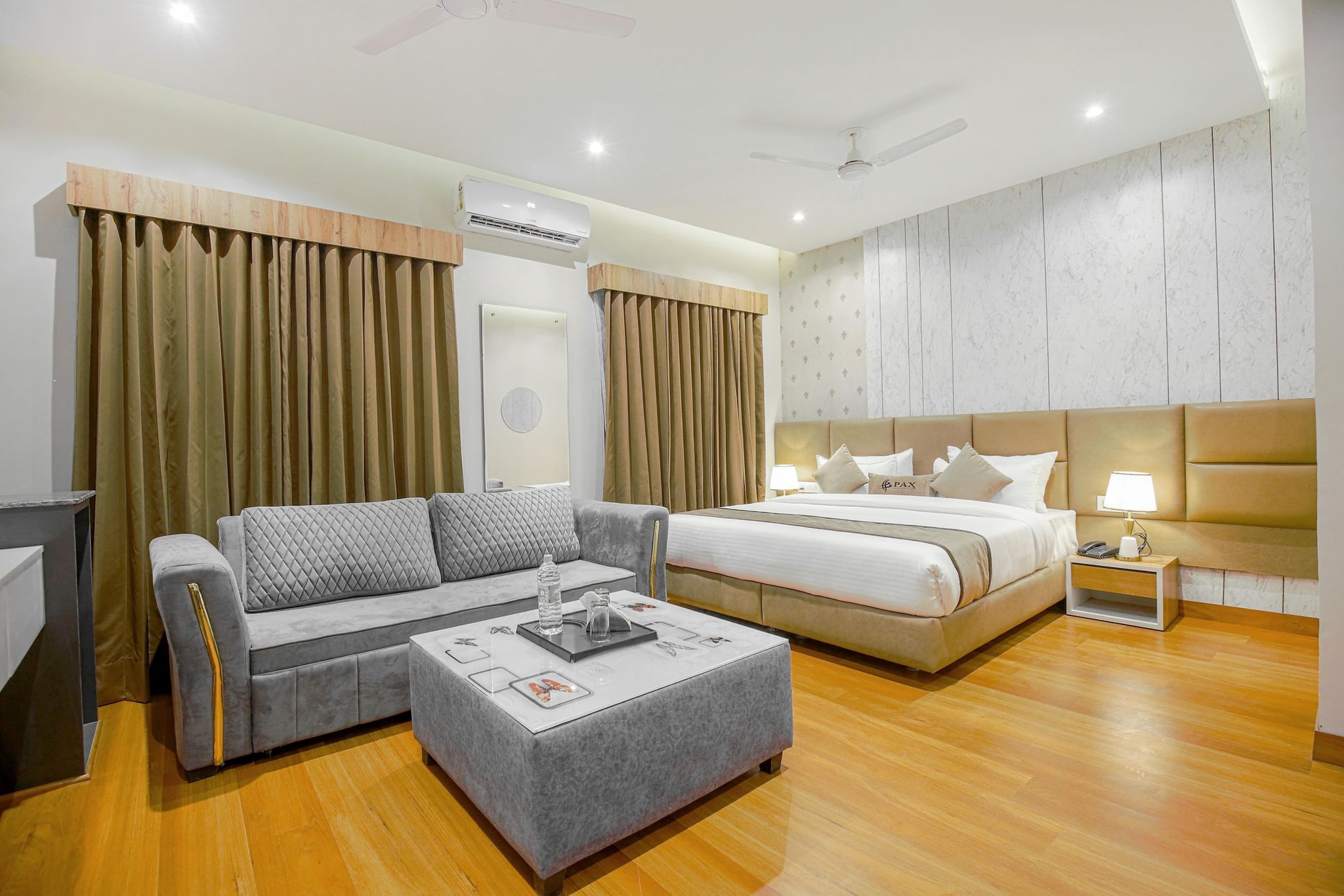 Suite Room with Bathtub (City View)