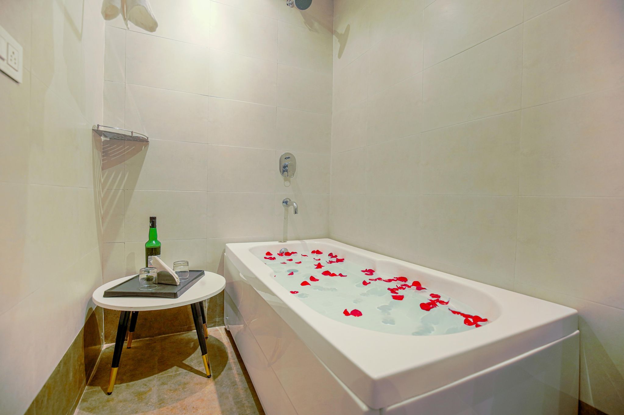 Suite Room with Bathtub (City View)