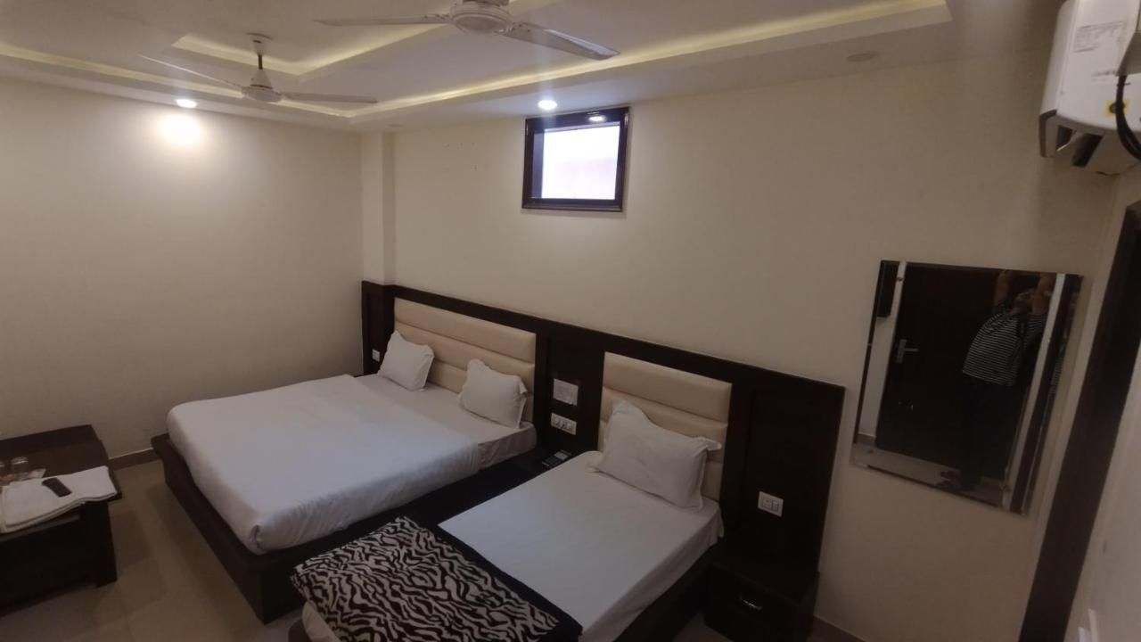 Triple bed room