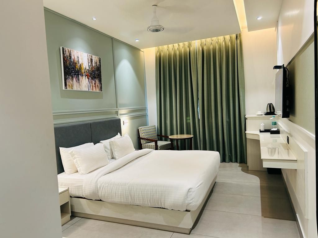 deluxe room with city view