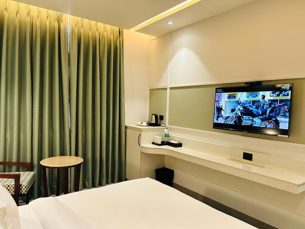 deluxe room with city view