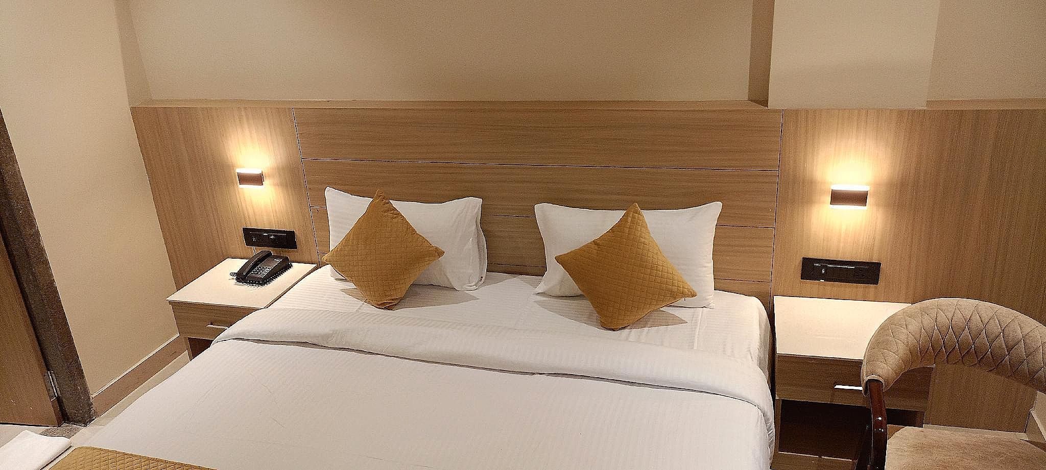 Taviral Regency Super Deluxe Room 4