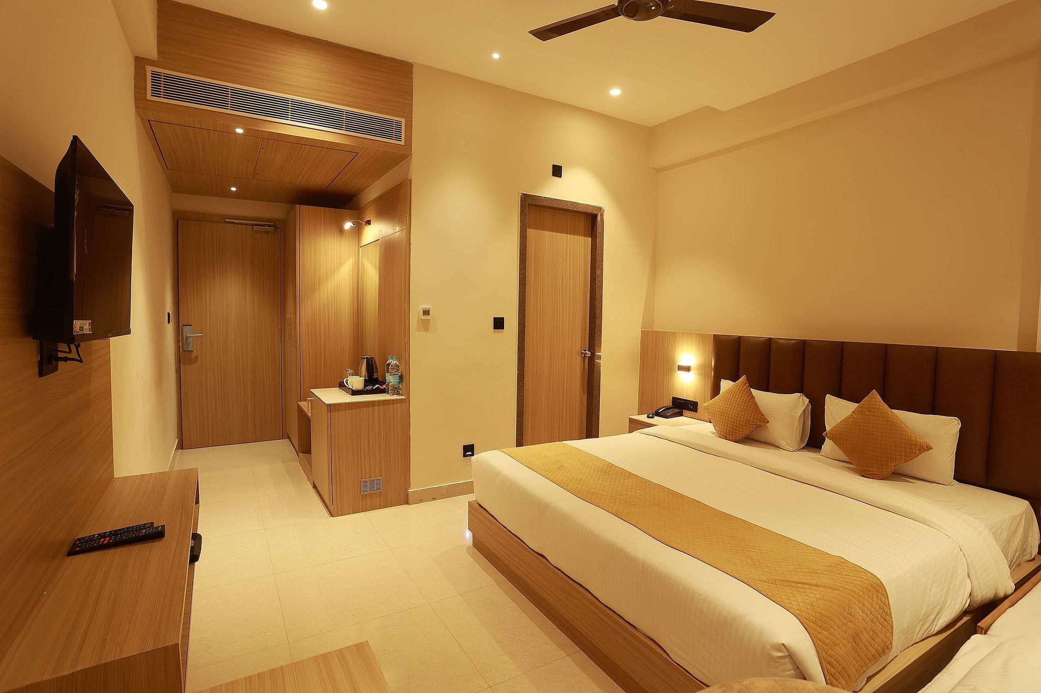 Taviral Regency Super Deluxe Room 3