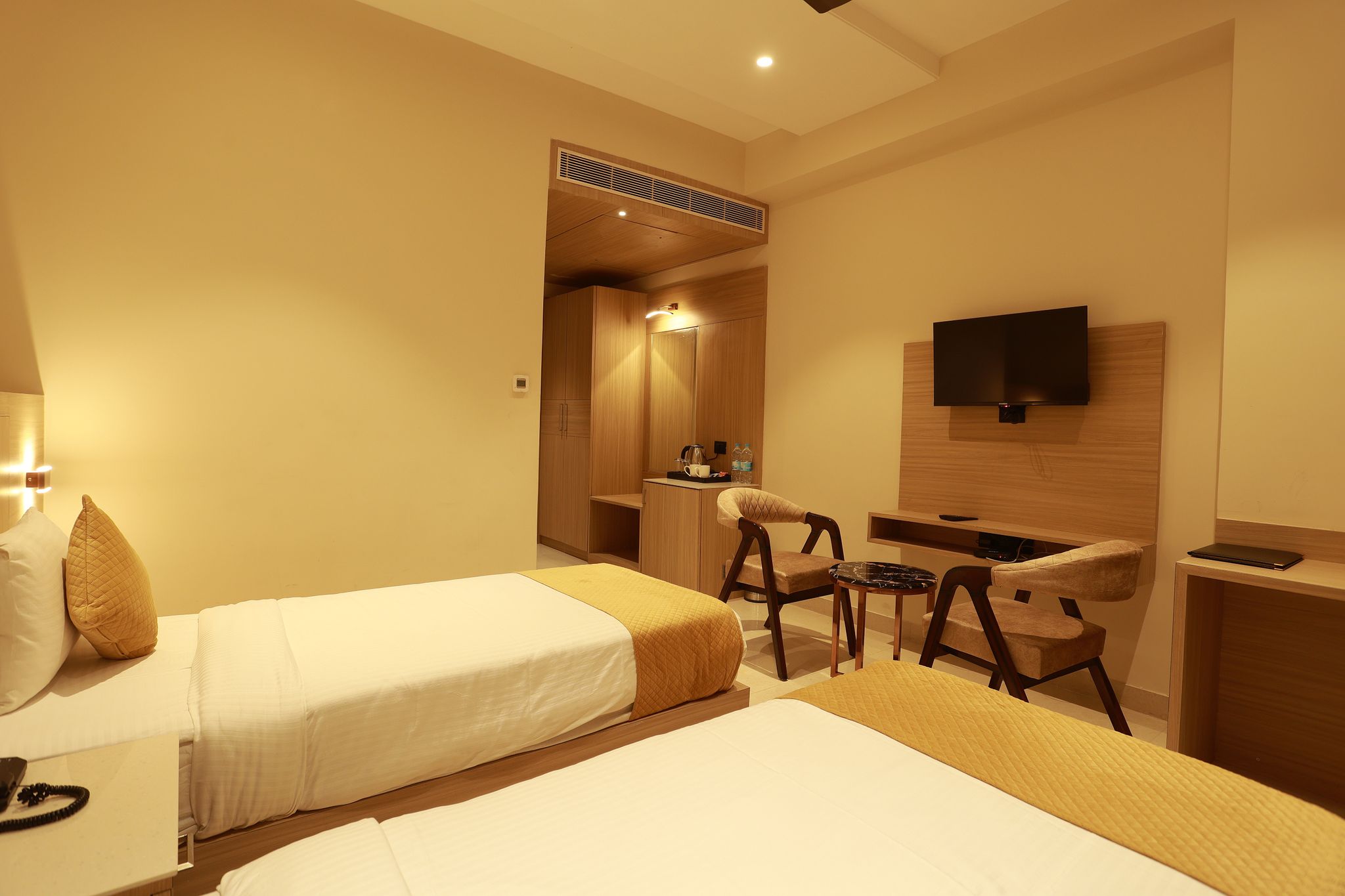 Super Deluxe Room Twin Bed