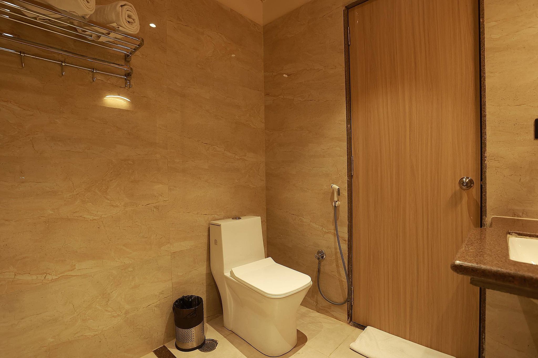 Taviral Regency Super Deluxe Room 8