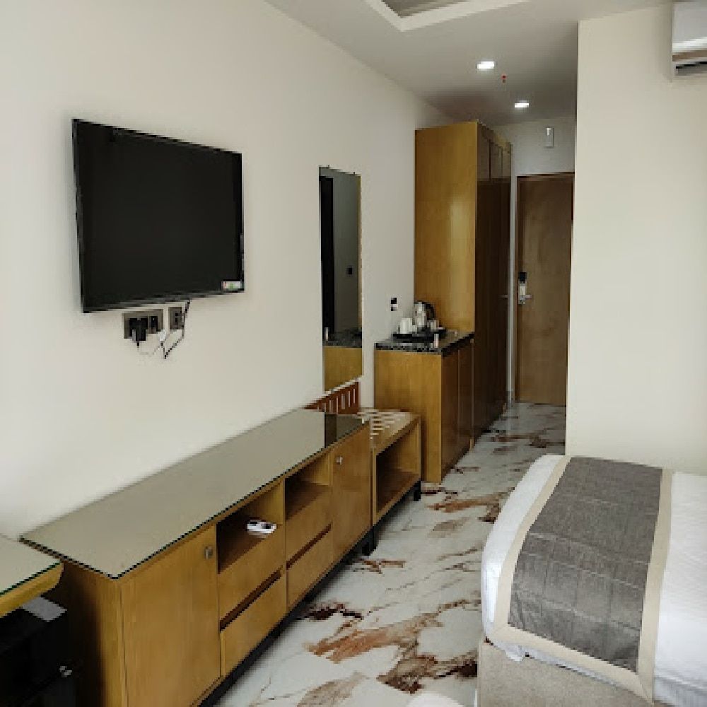 Hotel Airdrop Premium Room 8