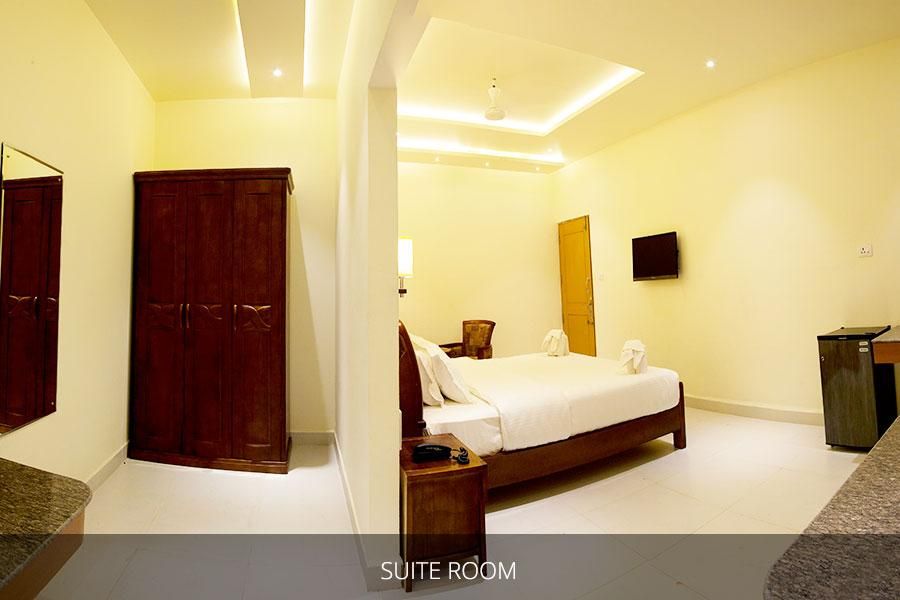 The Grand White Palace Suite Room