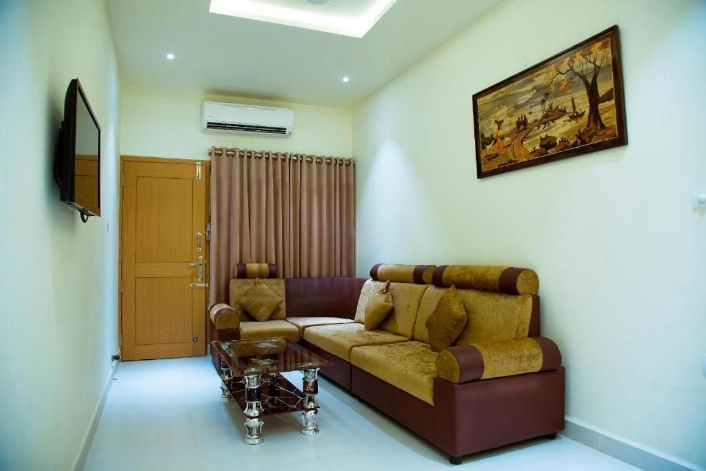 The Grand White Palace Suite Room 2