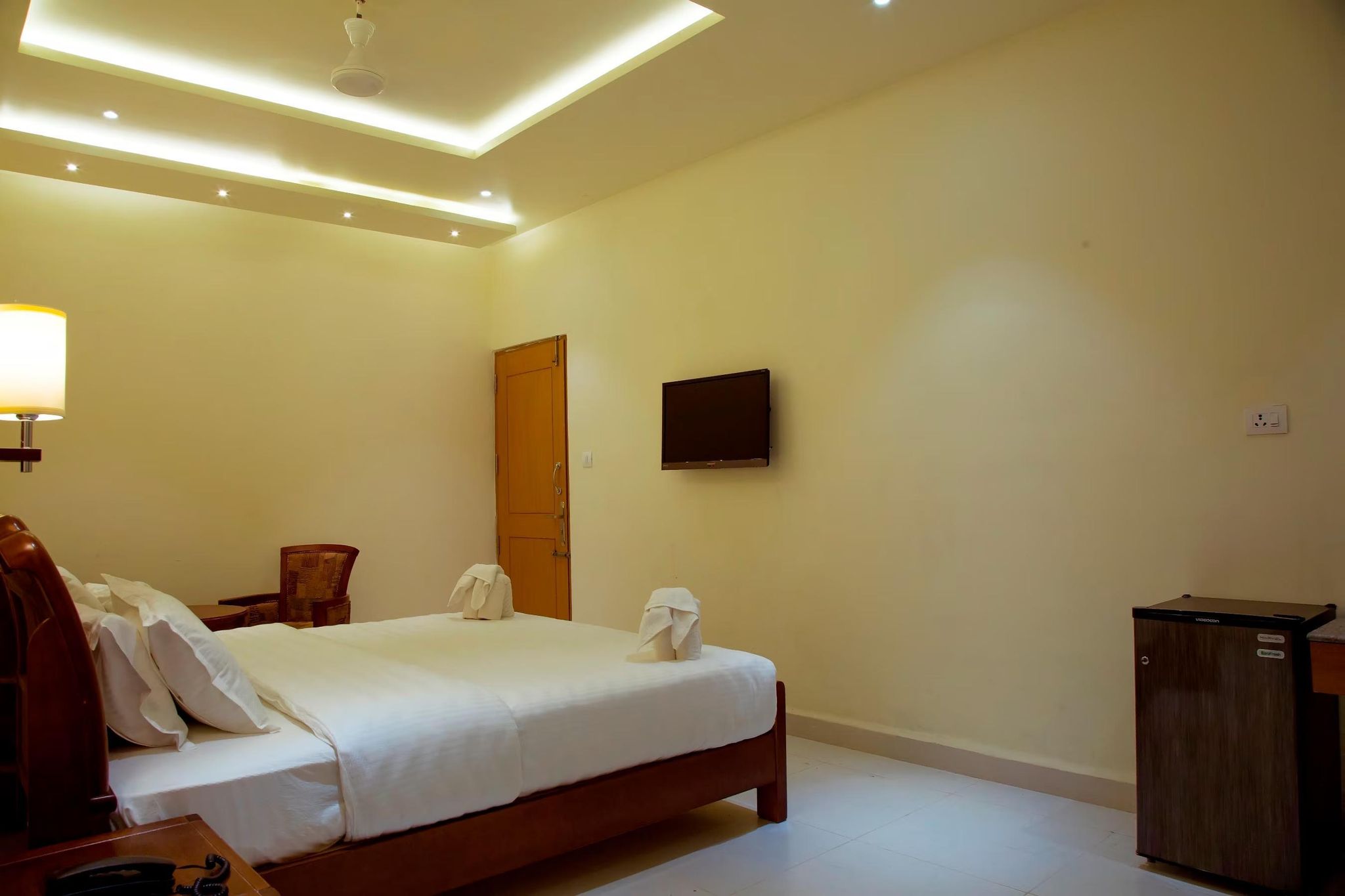 The Grand White Palace Deluxe Room 2