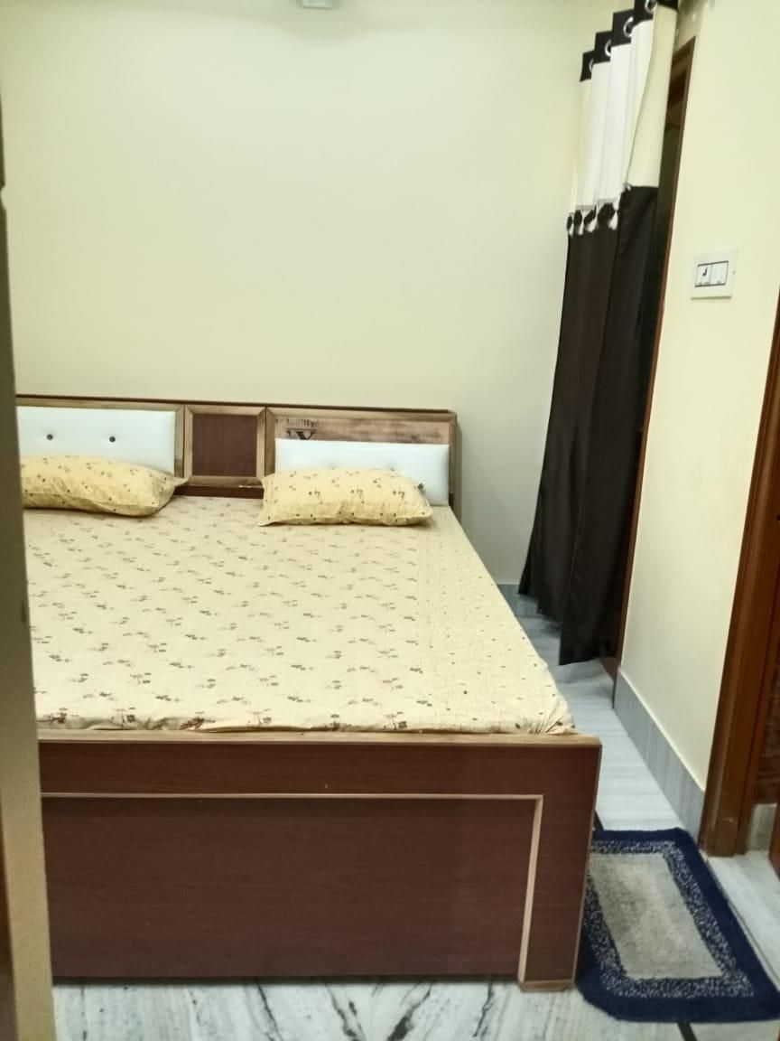 Max Queen Room