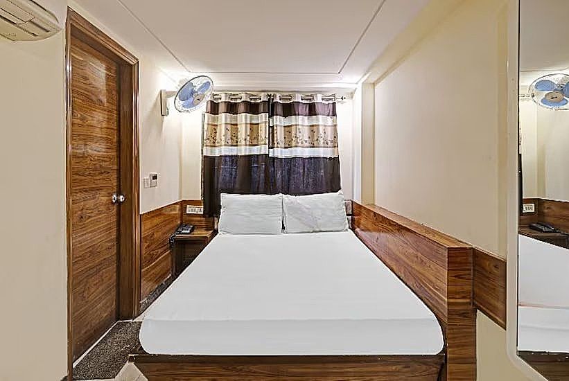 Deluxe Room - Local ID Accepted