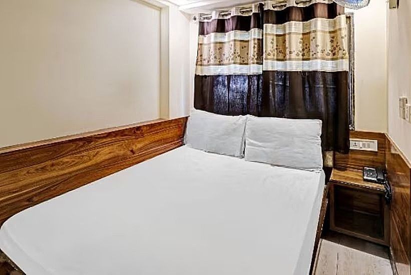 Deluxe Room - Local ID Accepted