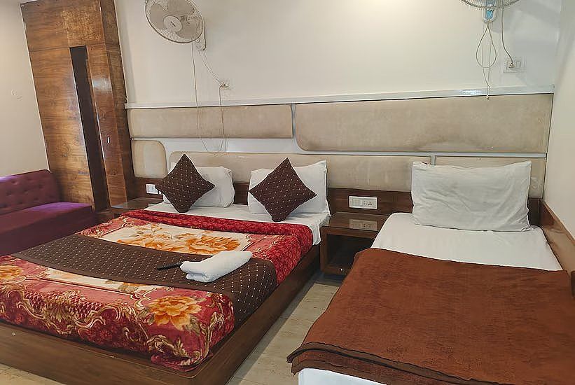 Family Room triple bed with Free Wifi