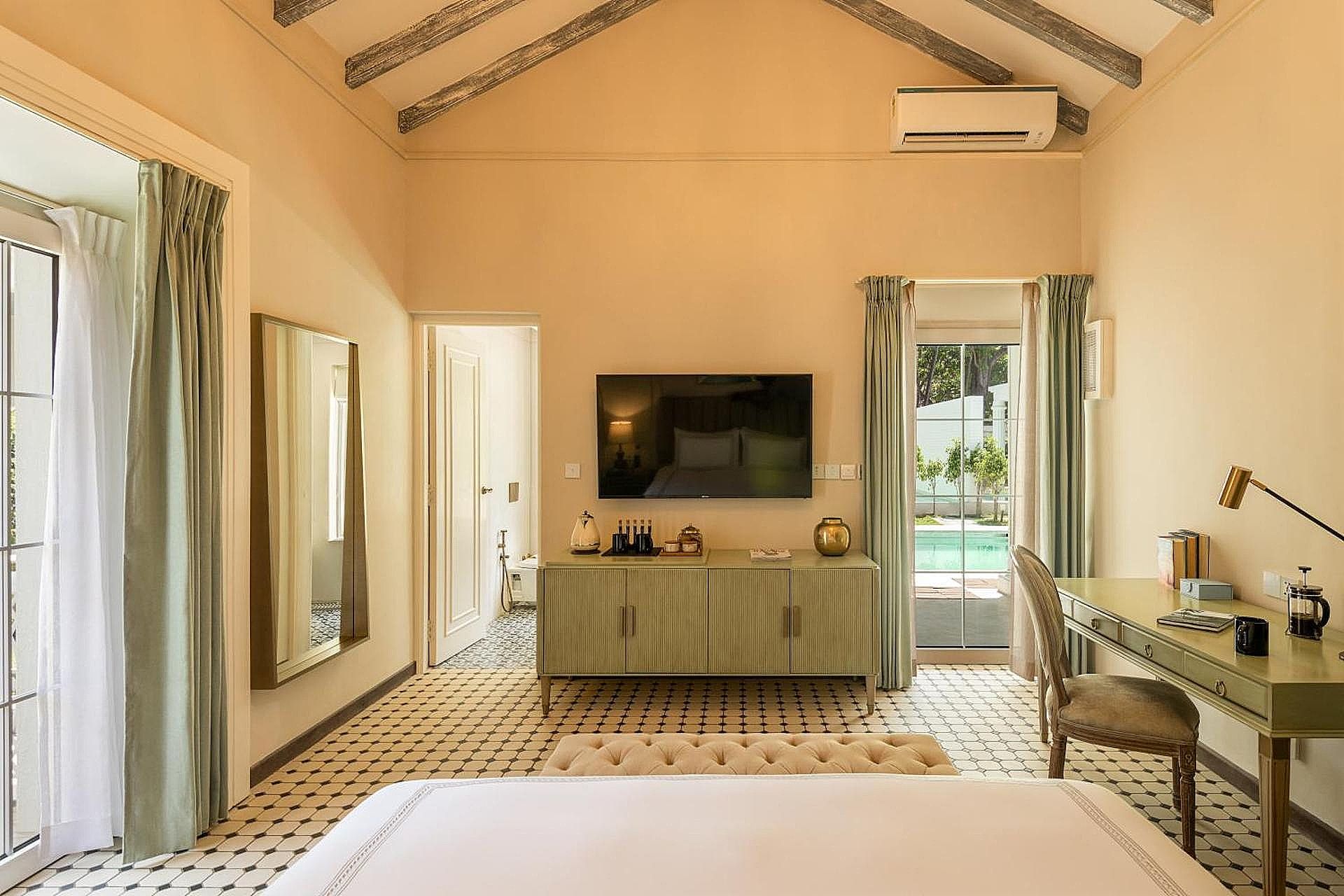 Deluxe Pool Access Room