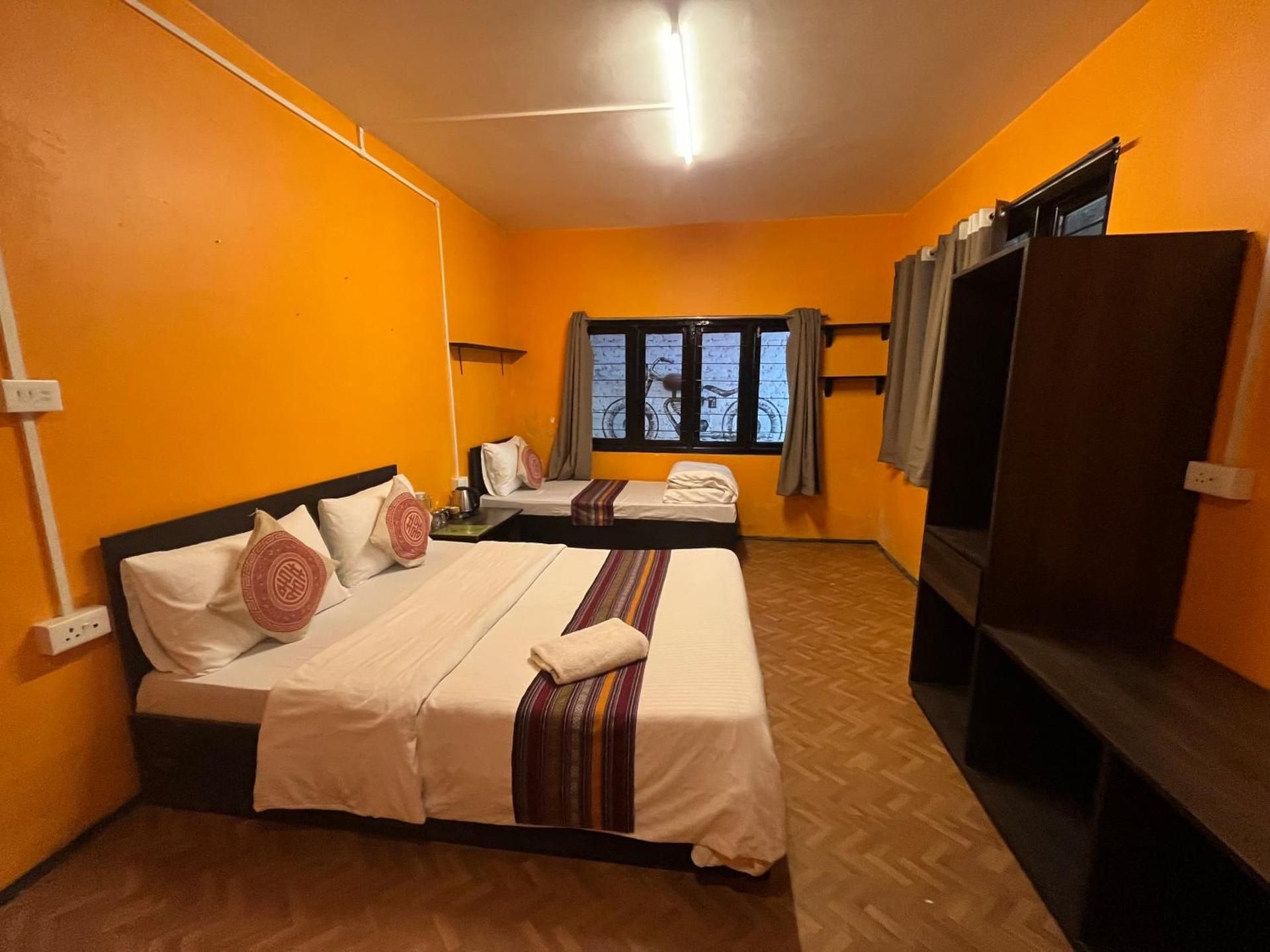 Triple - 1 Queen 1 Single