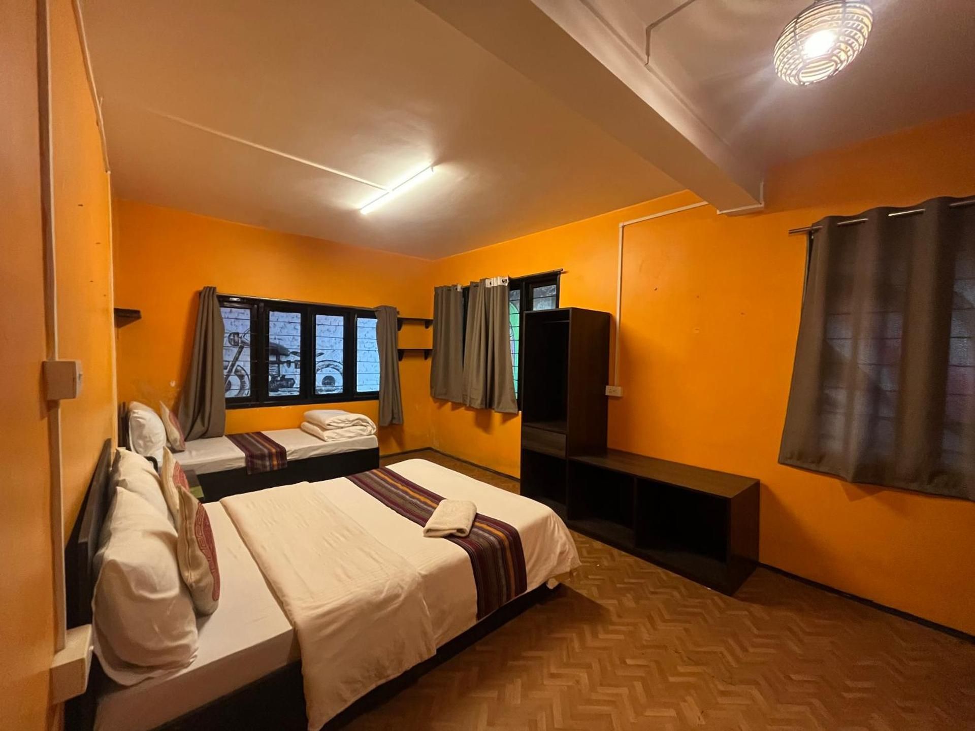 Triple - 1 Queen 1 Single